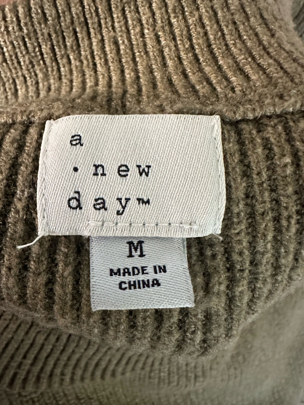 Women’s sleeveless sweater Sz M from a new day - Picture 2 of 2